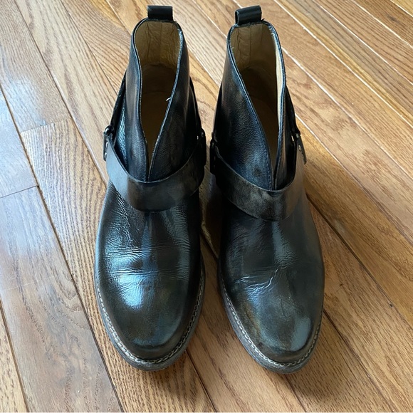 Koolaburra by UGG - Leather Dame Harness Distressed Ankle Boots - Size 7 - Picture 7 of 11